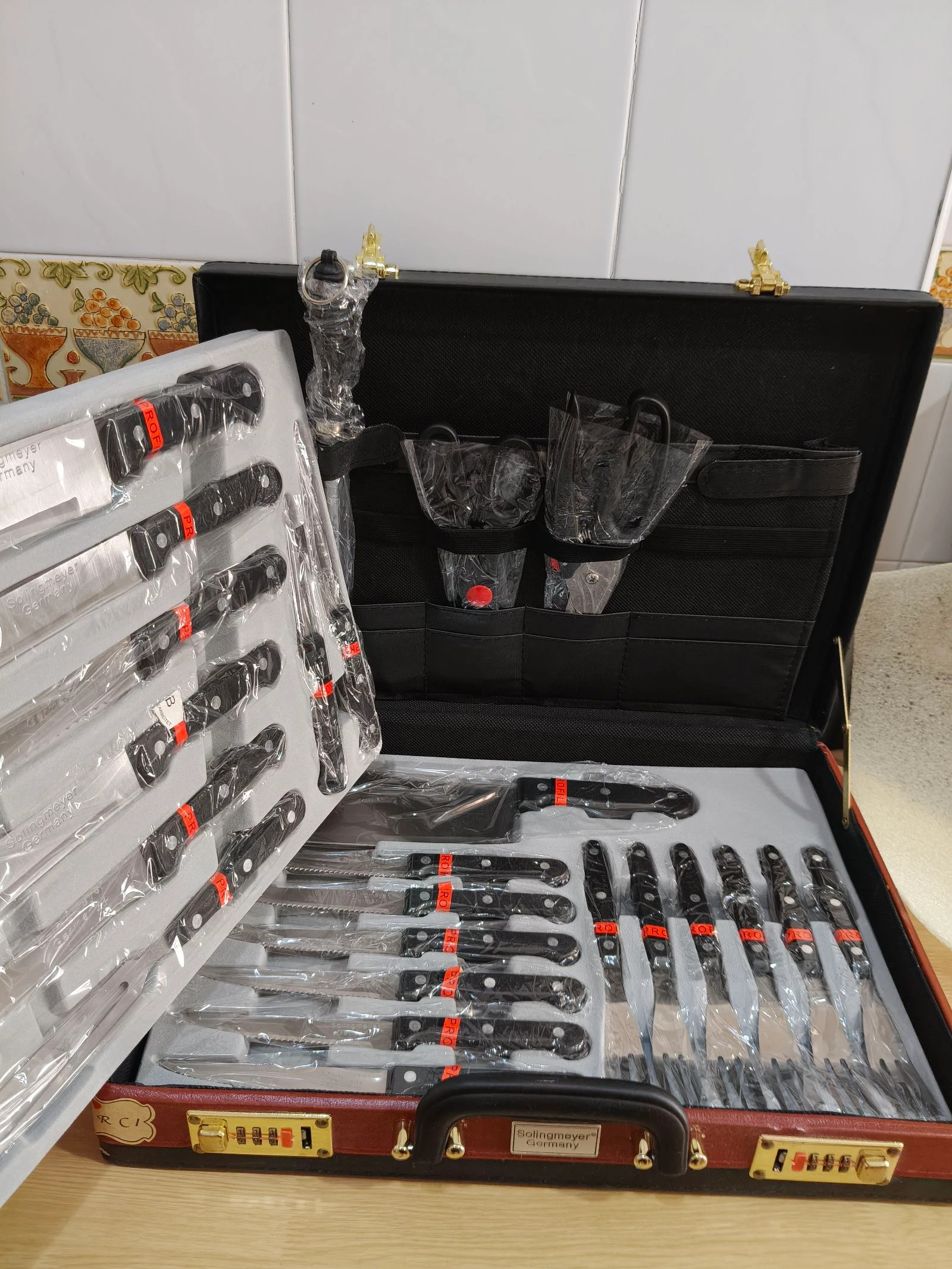 24-piece professional stainless steel set with new case – photo 6